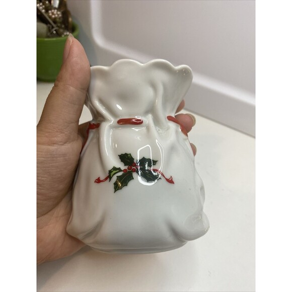 Vintage Lefton Hand Painted Christmas Holly Vases 03728 Bag Shaped 4 Inch Tall - Picture 4 of 9